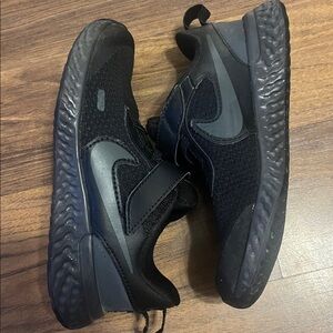 Nike boys Black Athletic Shoes